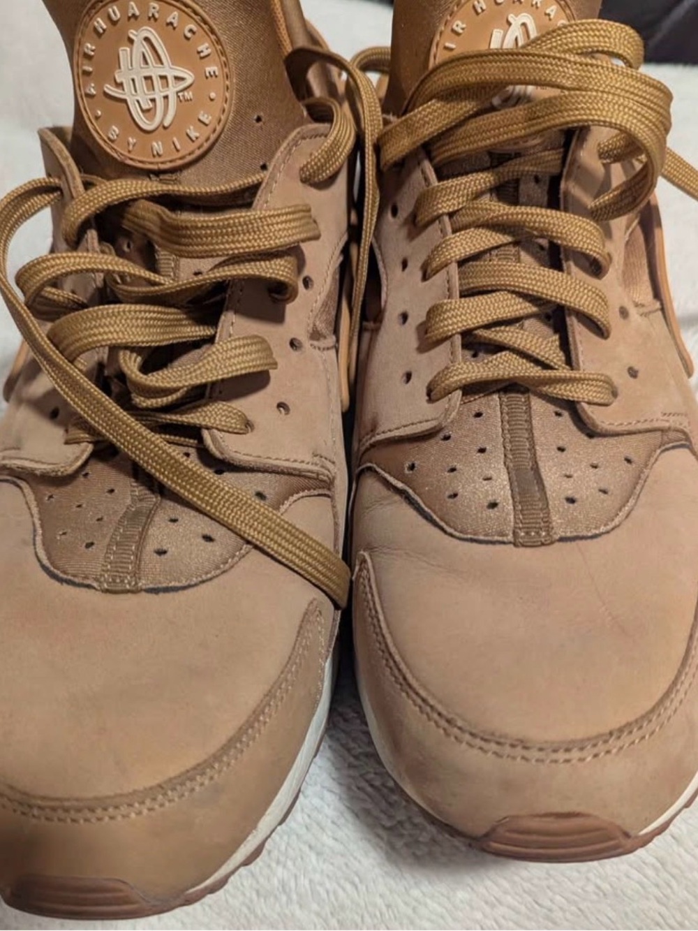Nike Men’s Tan/Brown Huarache Athletic Shoes